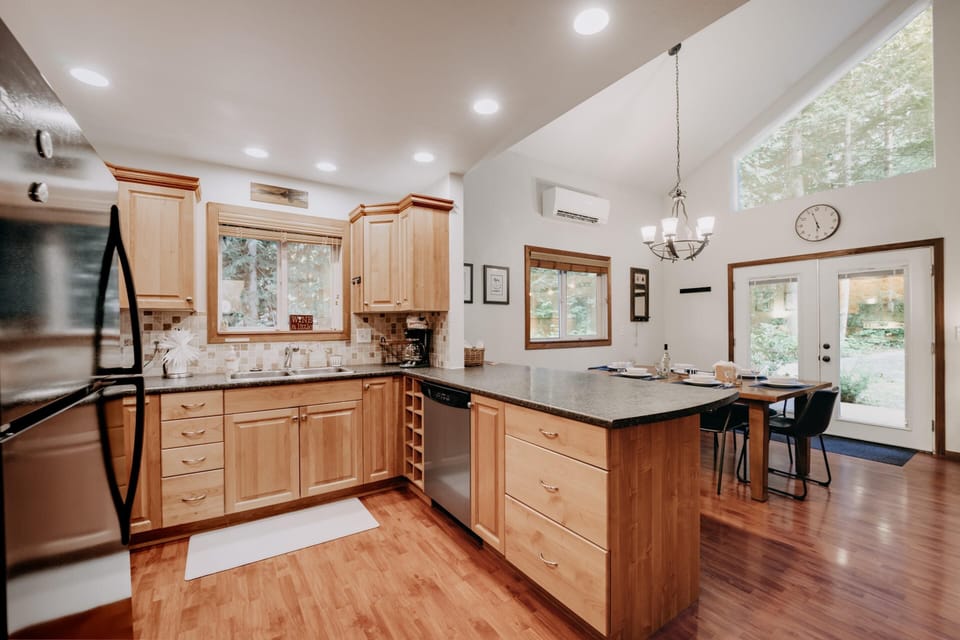 Cabin, 3 Bedrooms, Smoking, Patio | Interior