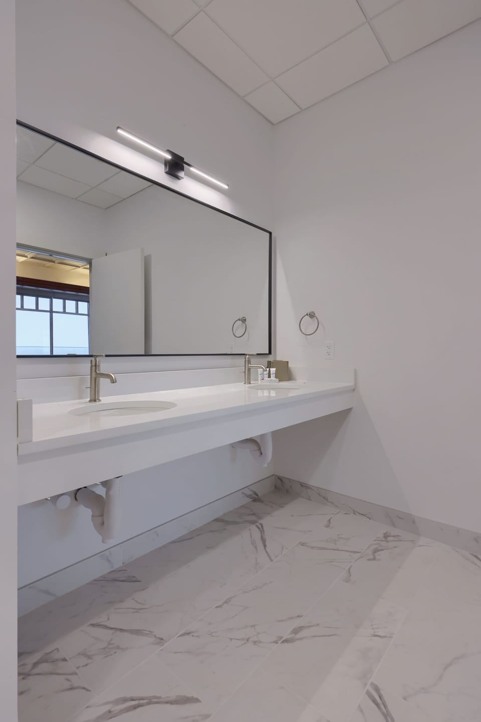 Luxury Studio Suite, 1 King Bed, Refrigerator, City View | Bathroom | Shower, hair dryer, towels, soap