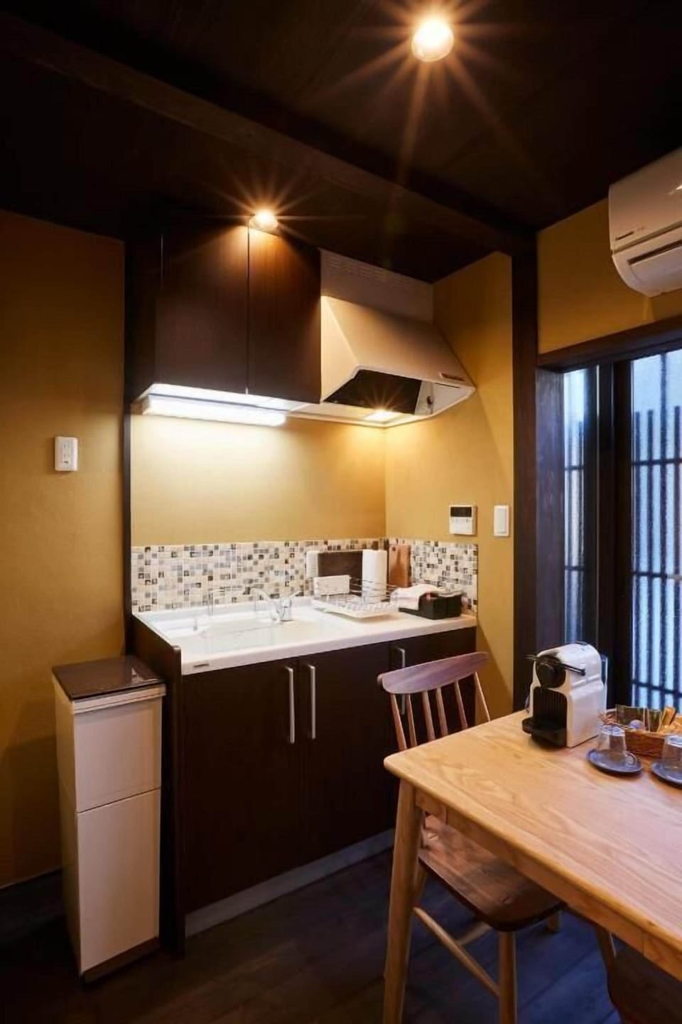 Suite, Multiple Beds, Non Smoking, Kitchen | Private kitchen | Electric kettle