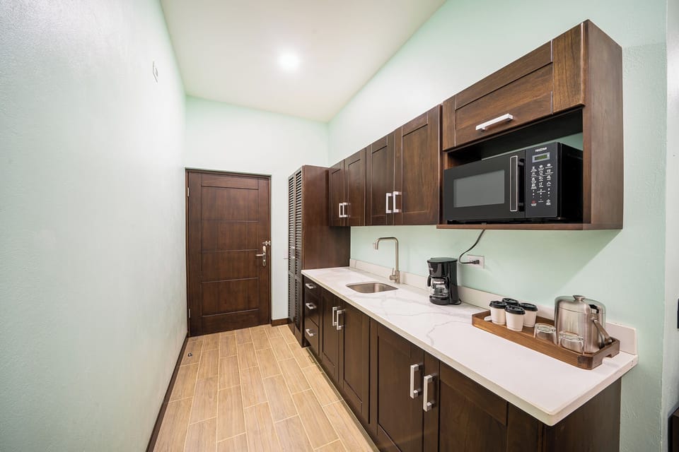 Junior Bungalow | Private kitchen | Coffee/tea maker