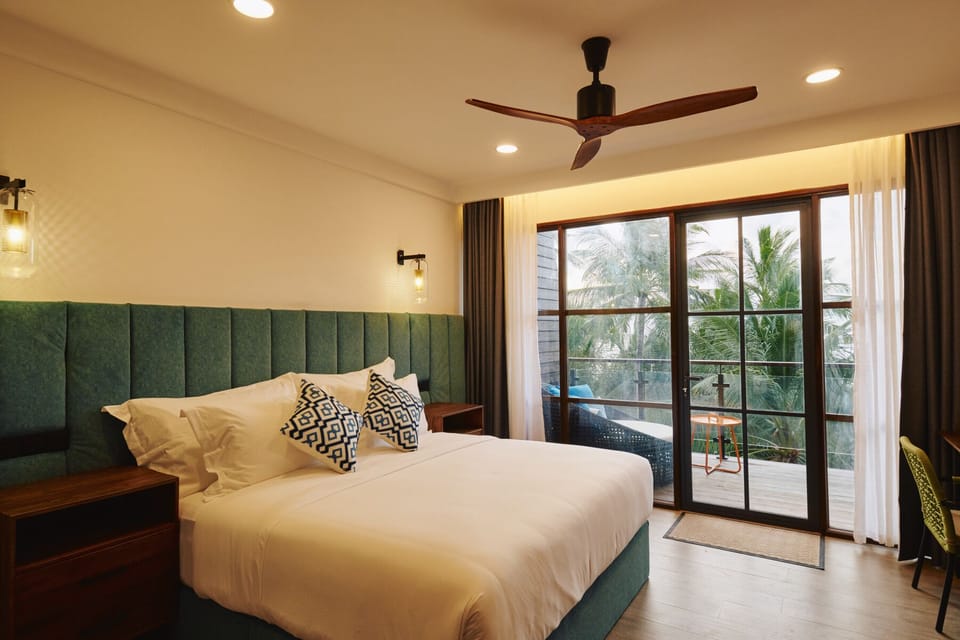 Deluxe Double Room, Balcony, Beach View | Minibar, in-room safe, desk, soundproofing