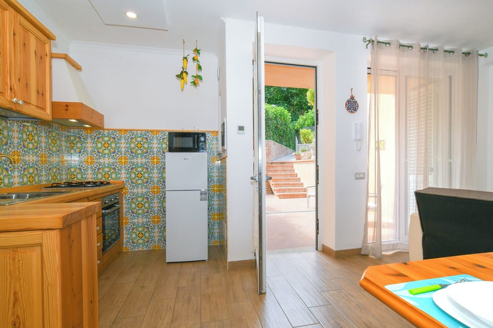 House, Patio | Living area | 42-inch flat-screen TV with digital channels