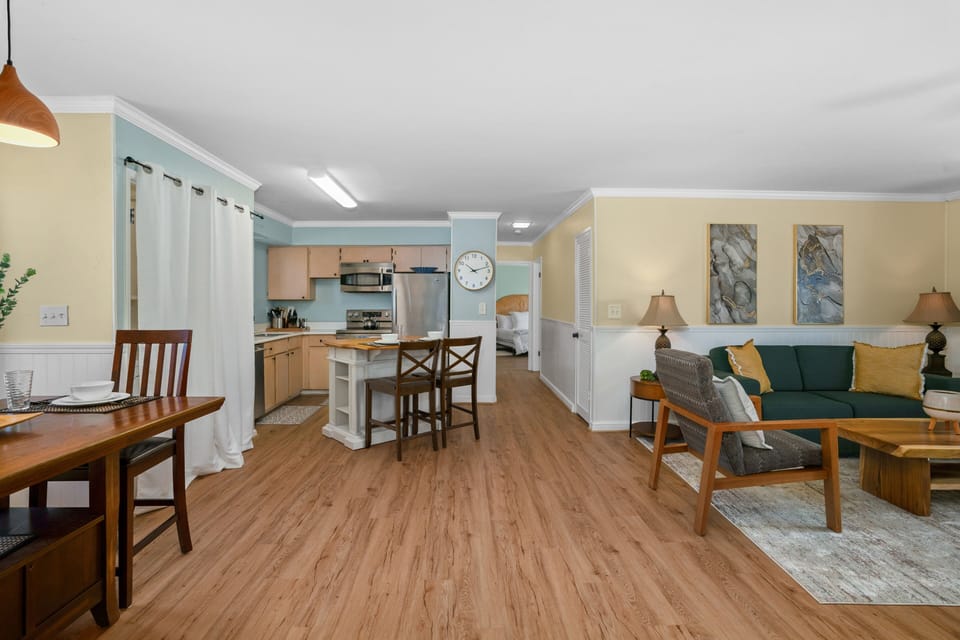 Condo, 2 Bedrooms | Living area | Smart TV