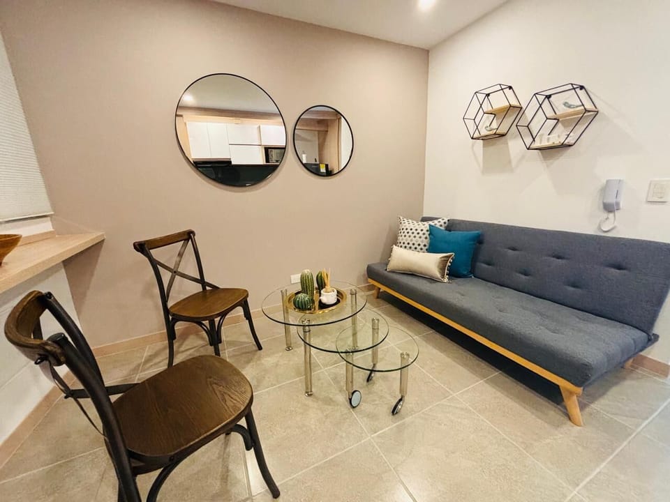 Apartment (OX02I) | Living area | 40-cm TV with digital channels