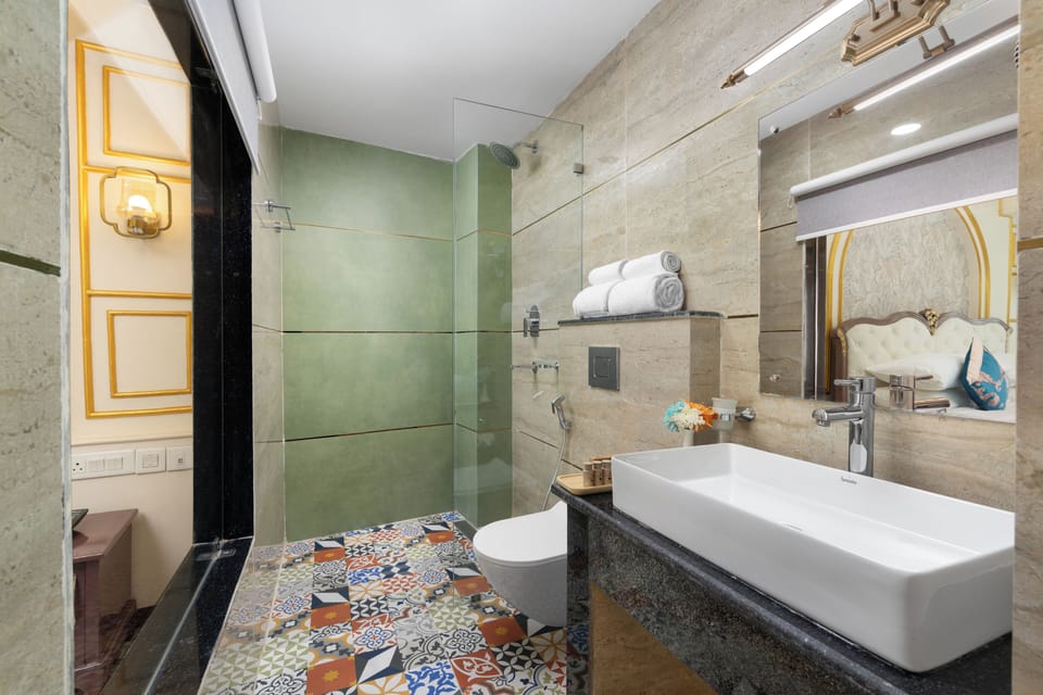 Shower, rainfall showerhead, free toiletries, hair dryer