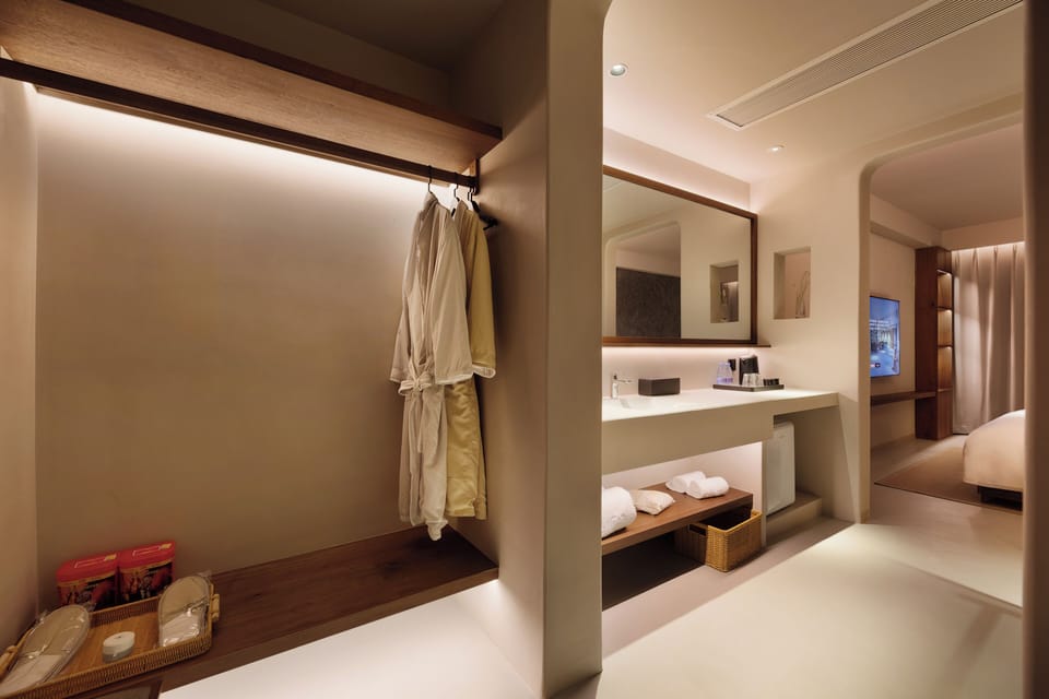 Superior Double Room, City View | Bathroom | Designer toiletries, hair dryer, bathrobes, slippers