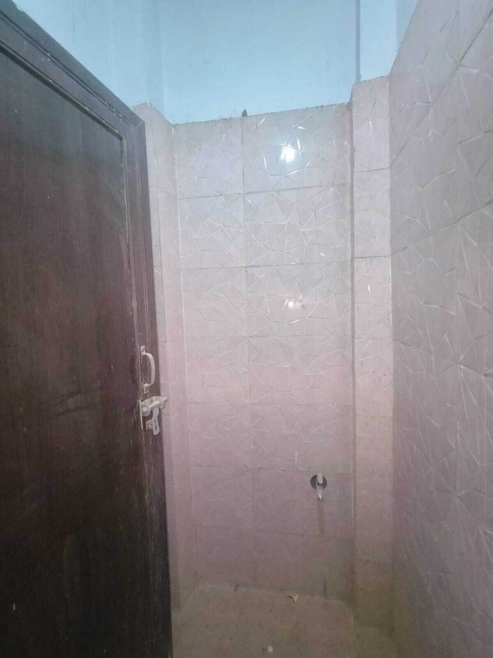Basic Shared Dormitory | Bathroom | Shower, towels, soap, shampoo