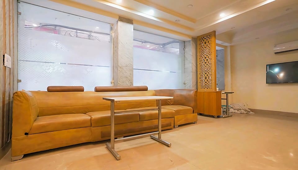Standard Double Room, City View | Lobby sitting area