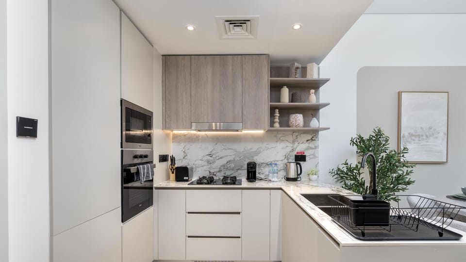 Executive Apartment, 1 Bedroom | Private kitchen | Microwave, oven, stovetop, cookware/dishes/utensils
