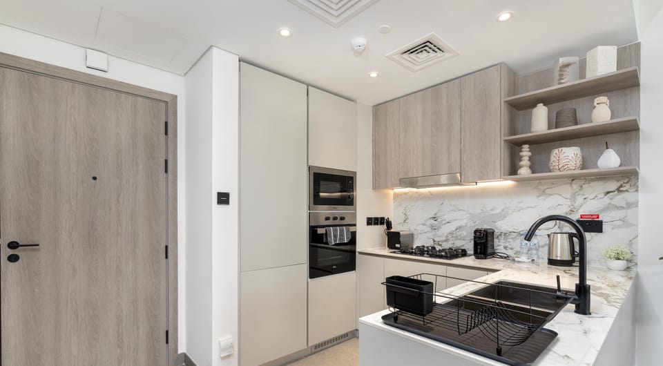 Executive Apartment, 1 Bedroom | Private kitchen | Microwave, oven, stovetop, cookware/dishes/utensils