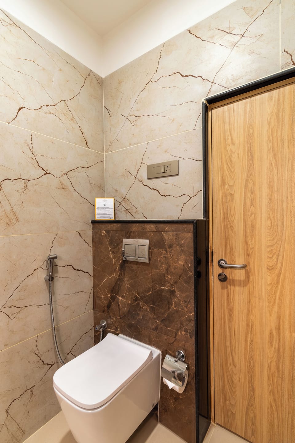 Executive Room | Bathroom | Shower, free toiletries, towels, soap