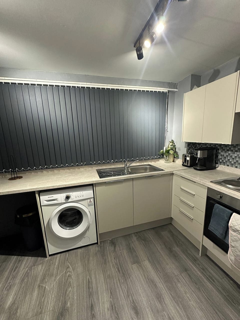 House | Private kitchen | Fridge, microwave, oven, stovetop