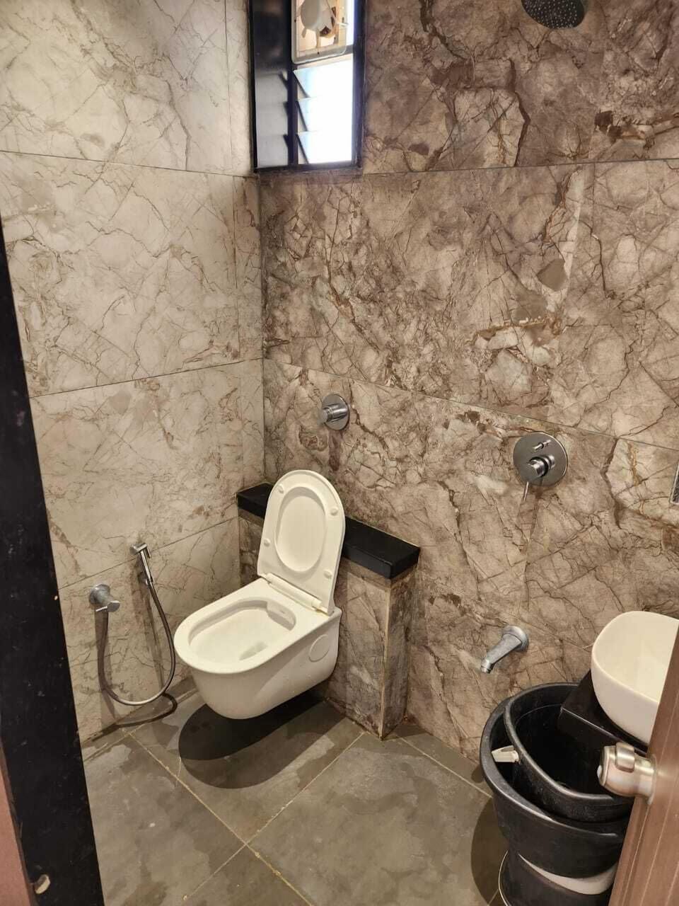 Signature Room | Bathroom | Free toiletries, towels, soap