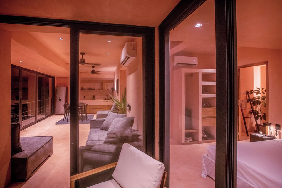 Deluxe Apartment | Premium bedding, pillowtop beds, blackout drapes, free WiFi