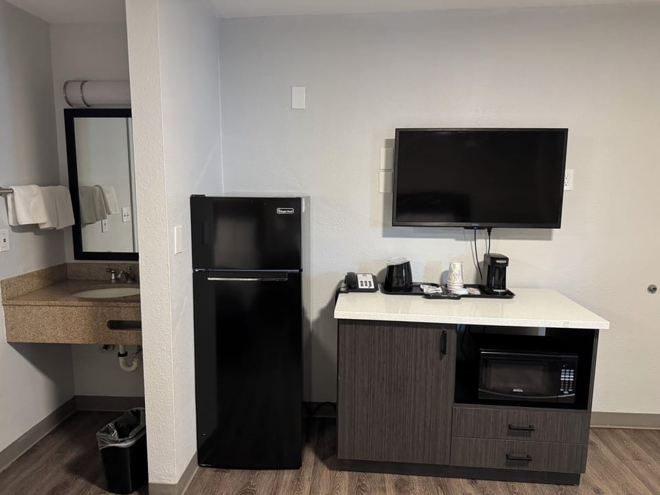 40-inch flat-screen TV with cable channels