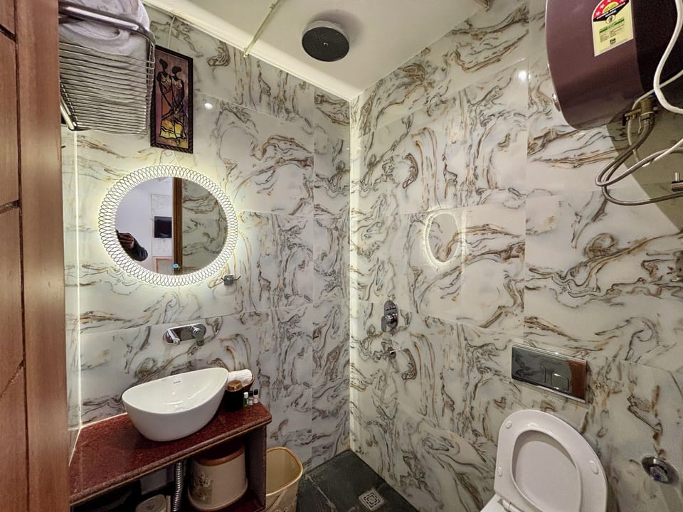 Premium Room | Bathroom | Slippers, bidet, towels, soap
