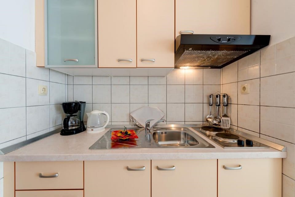 Apartment (One Bedroom Apartment 3) | Private kitchen | Fridge
