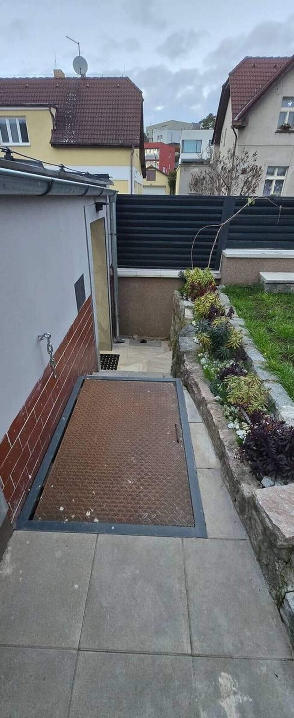 Apartment, 1 Bedroom, Smoking | Property grounds