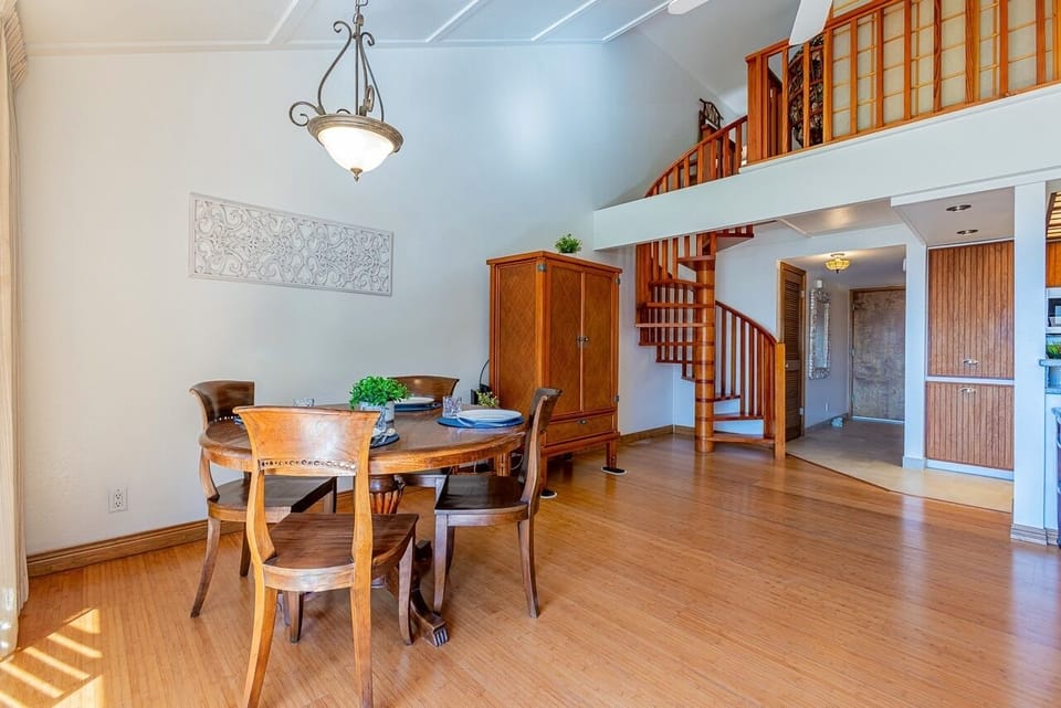 Condo, 2 Bedrooms | Dining