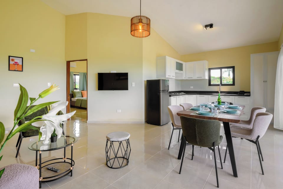 Deluxe Condo, Sea View | Living area
