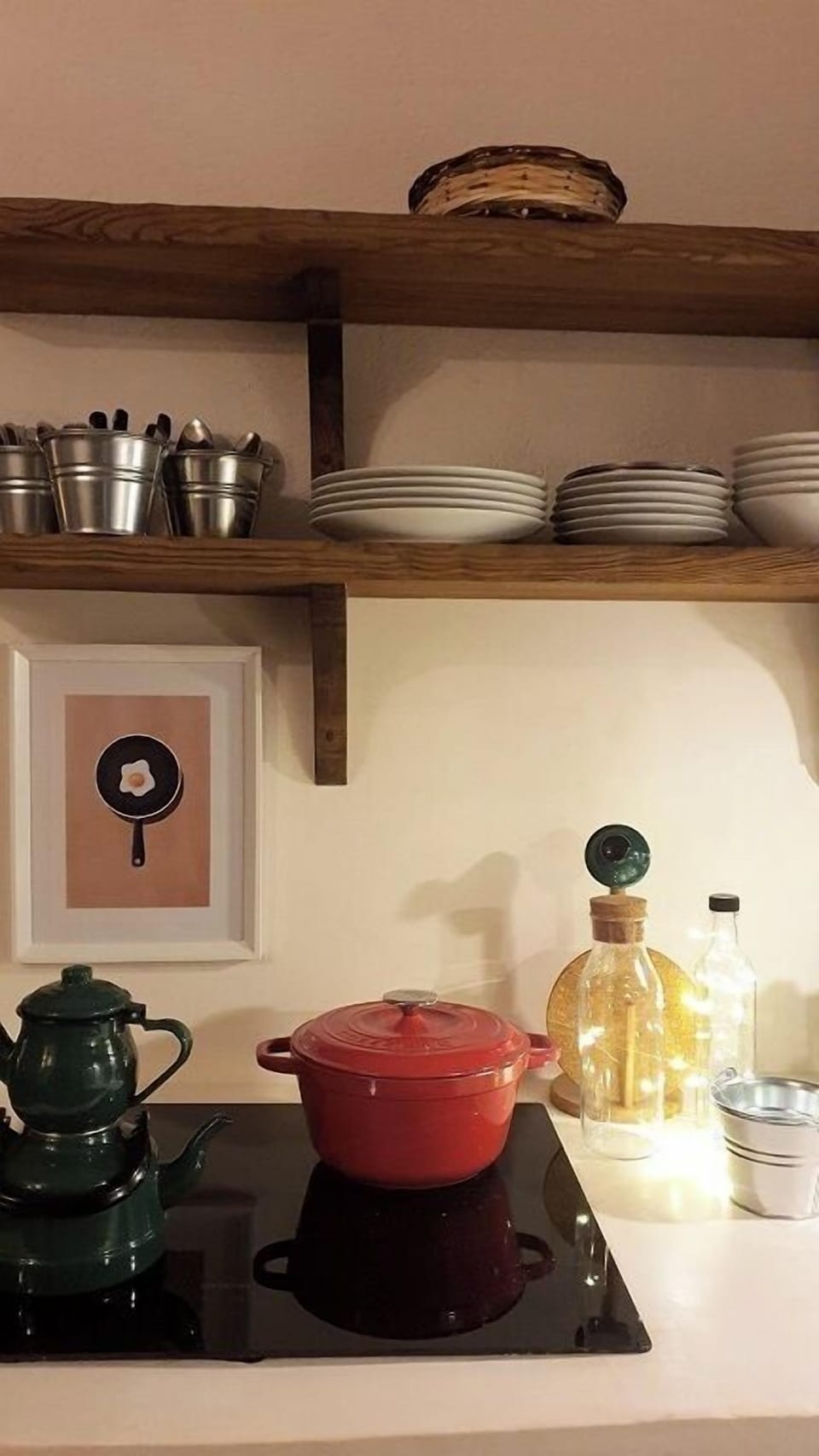 Balkonaki | Private kitchen | Full-size fridge, stovetop, dishwasher, cookware/dishes/utensils