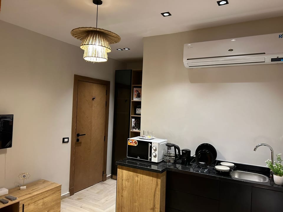 Premium bedding, Select Comfort beds, laptop workspace, free WiFi