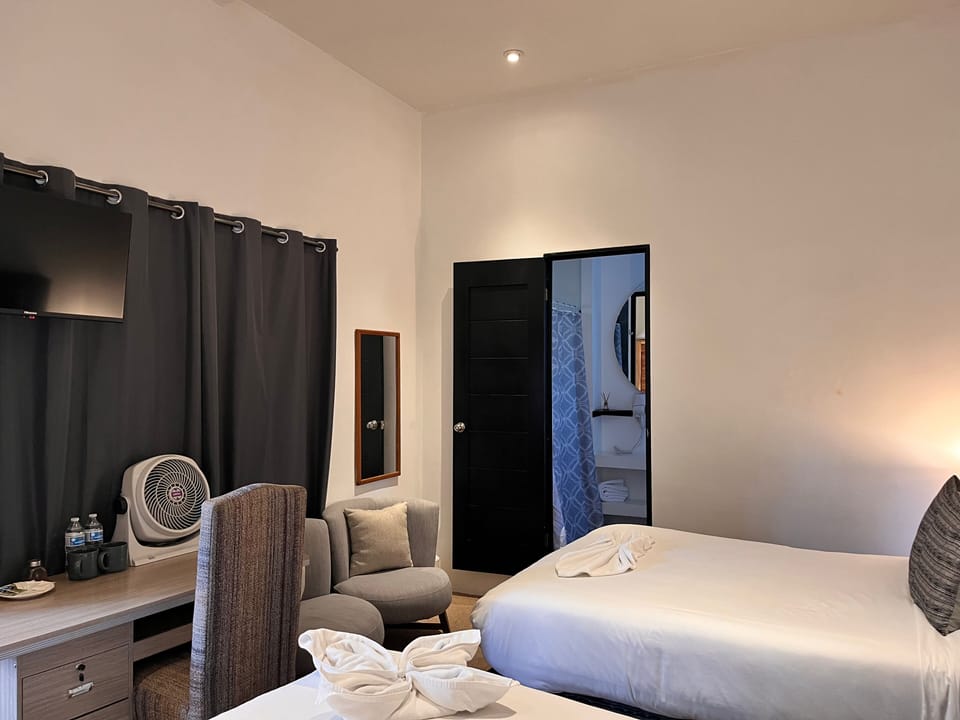 Comfort Double or Twin Room | Desk, laptop workspace, blackout drapes, WiFi (free)