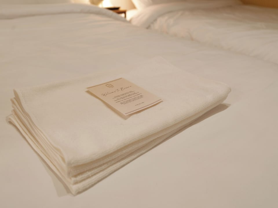 Suite Room | Soundproofing, free WiFi