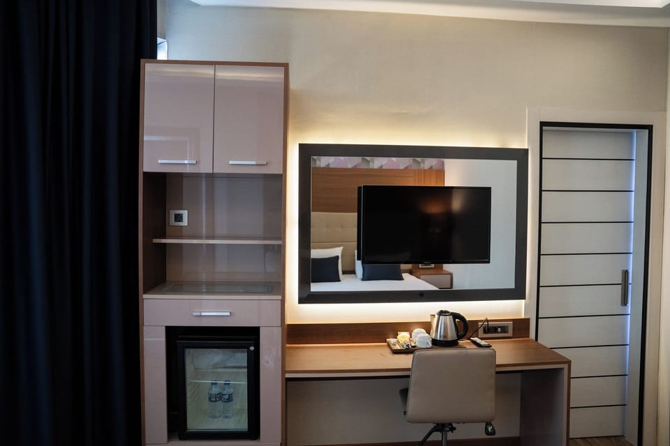 Classic Room, City View | Premium bedding, minibar, in-room safe, desk