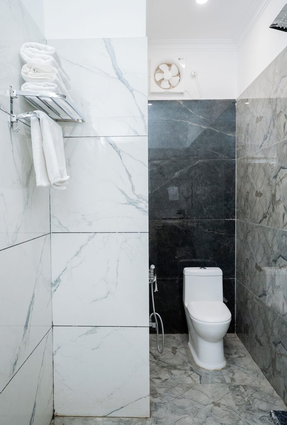 Family Suite | Bathroom | Shower, towels, soap, shampoo