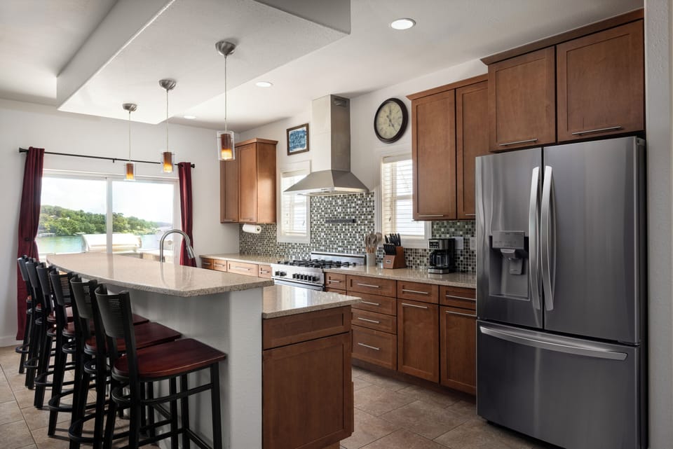The Paloma Lakeview | Private kitchen | Fridge, microwave, oven, stovetop