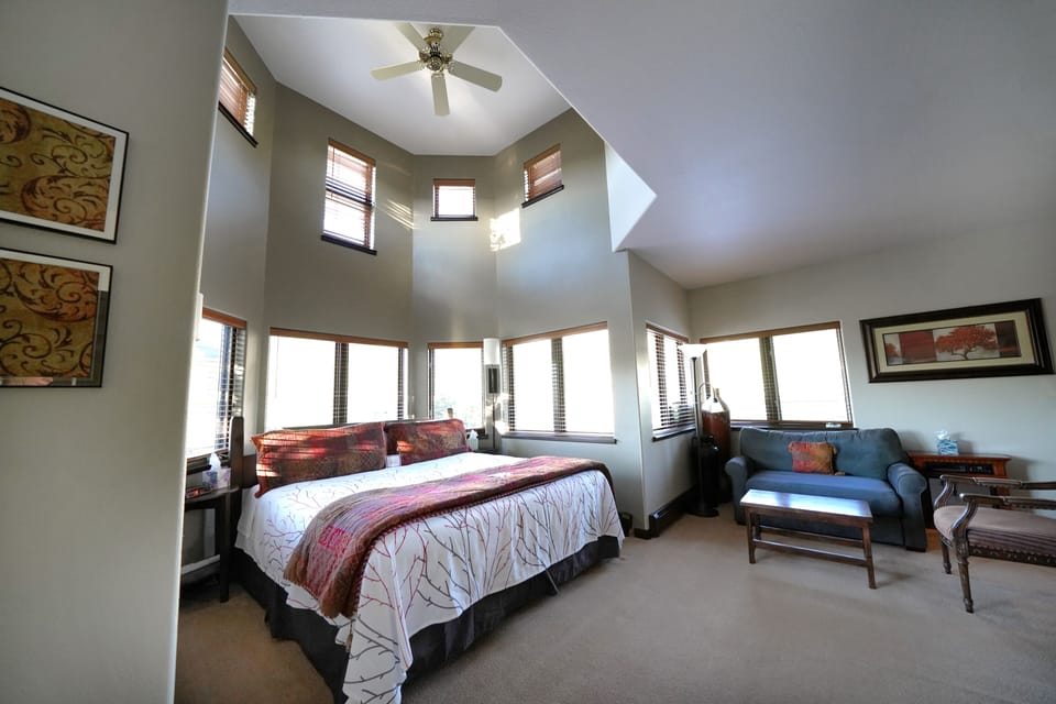 Superior Room, 1 King Bed with Sofa bed, Mountain View, Mountainside | Premium bedding, in-room safe, laptop workspace, iron/ironing board