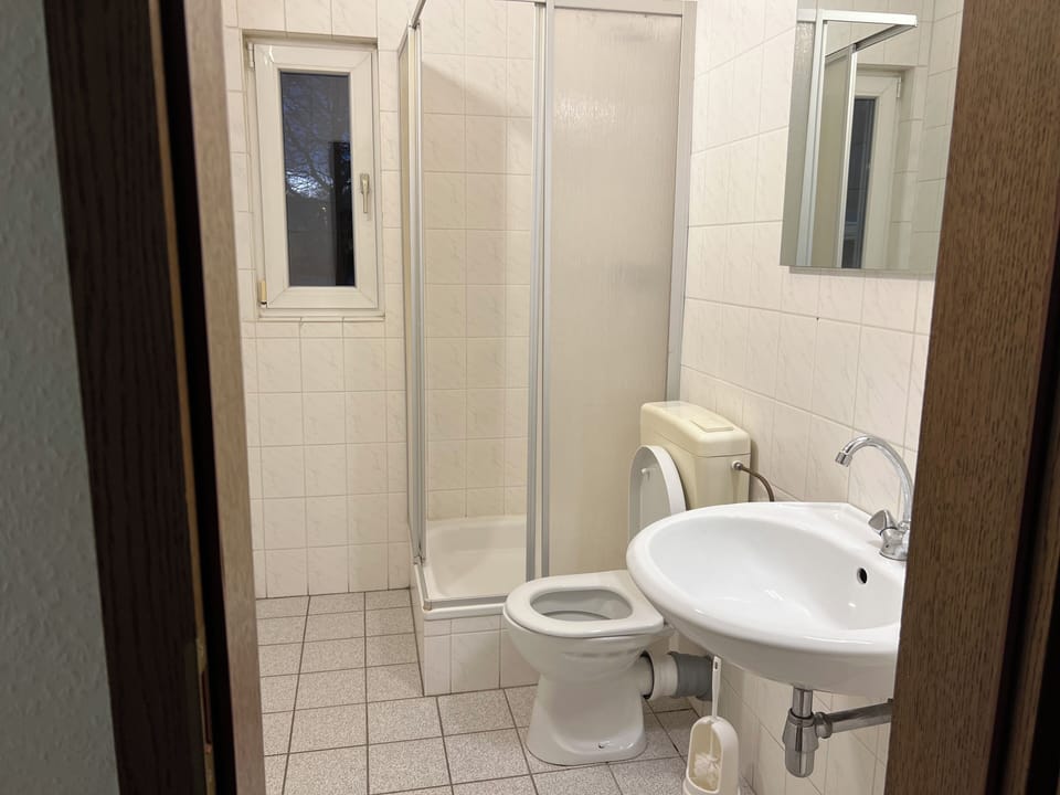 Deluxe Quadruple Room | Bathroom