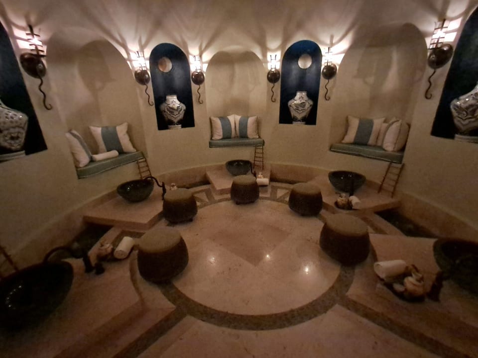 1 treatment room, massages