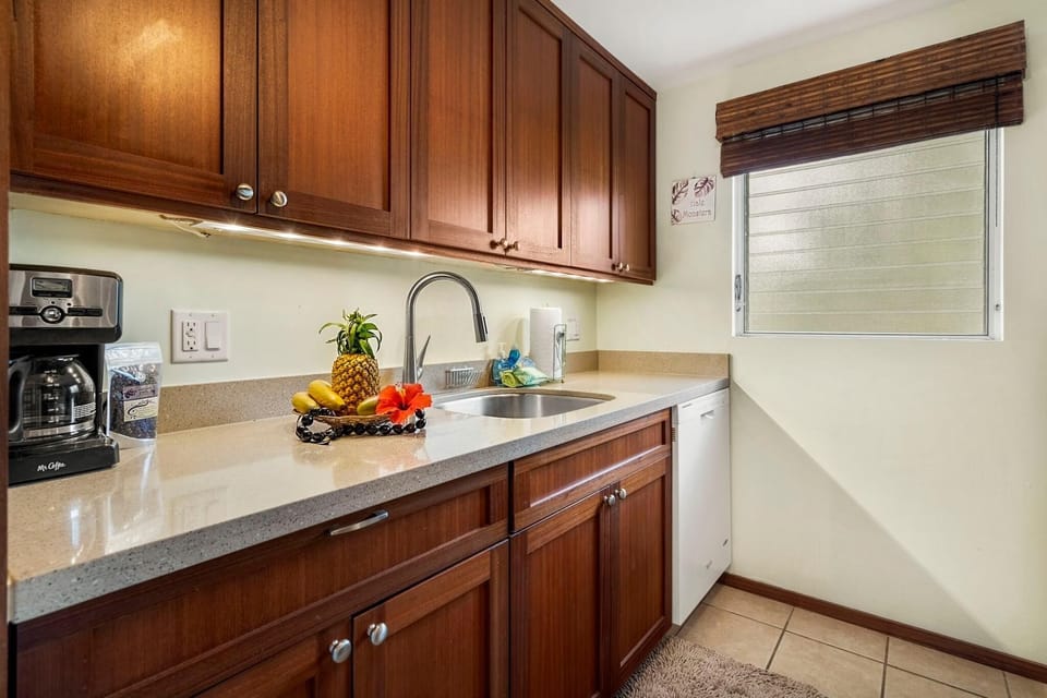 Condo, 2 Queen Beds (Keauhou Kona Surf & Racquet Club Town) | Private kitchen