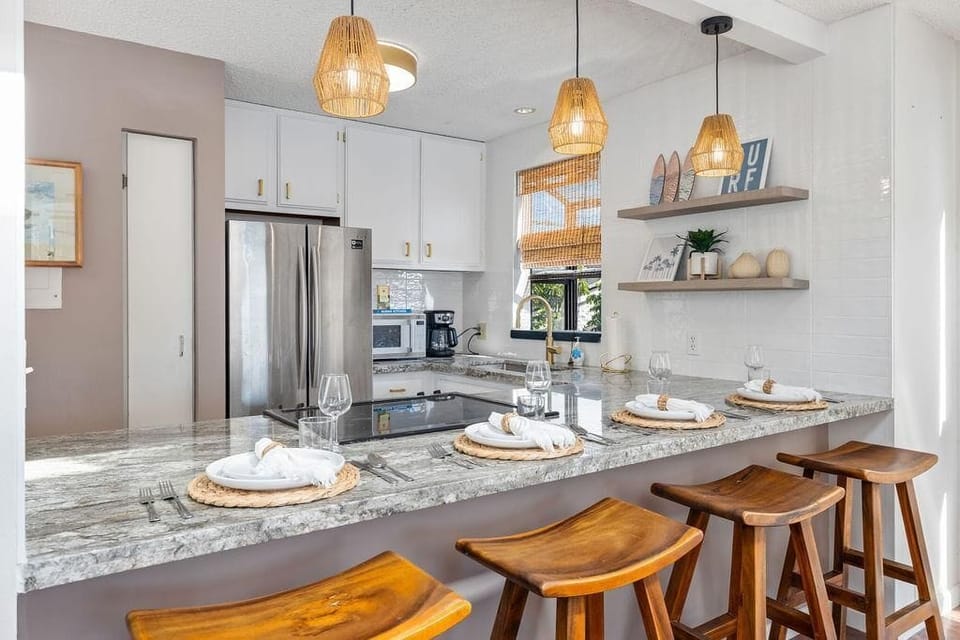 Condo, 2 Queen Beds (Kailua Bay Resort#4-306) | Private kitchen | Paper towels