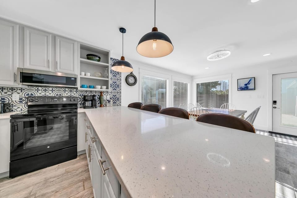 House, Multiple Beds (Tiki Palms Paradise) | Private kitchen | Oven, toaster