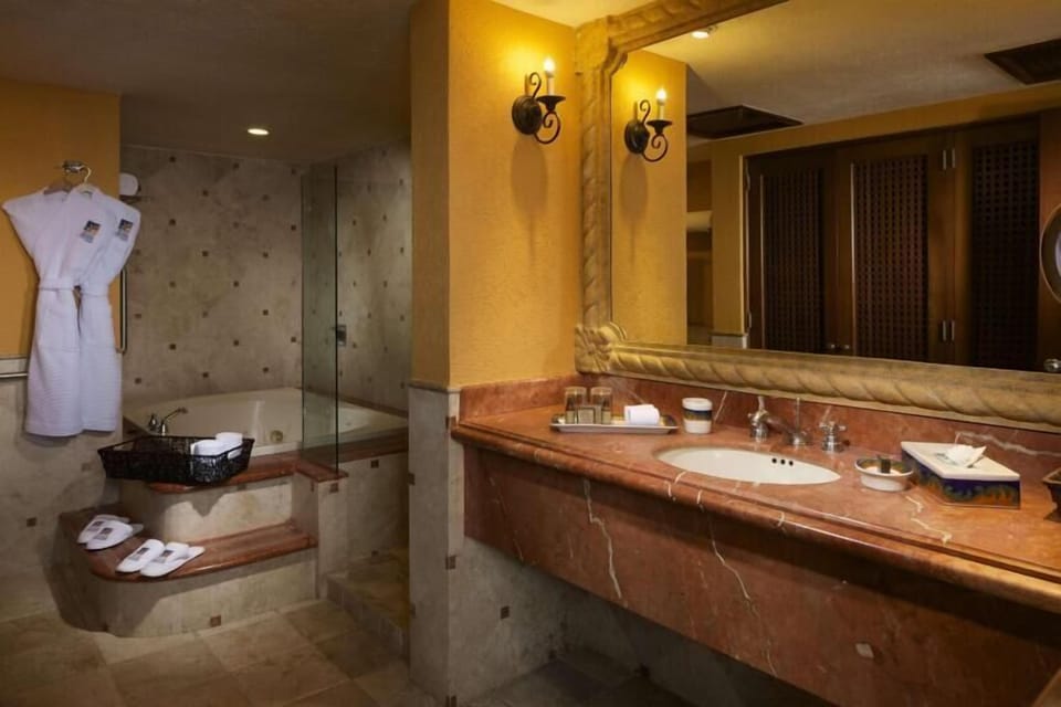 Junior Suite, 1 King Bed with Sofa bed, Balcony, Ocean View | Bathroom | Free toiletries, hair dryer, slippers, towels
