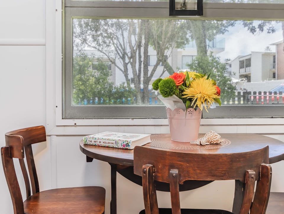Cozy Pet Friendly Beach House | Dining room