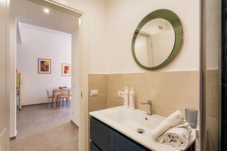 Basic Apartment | Bathroom