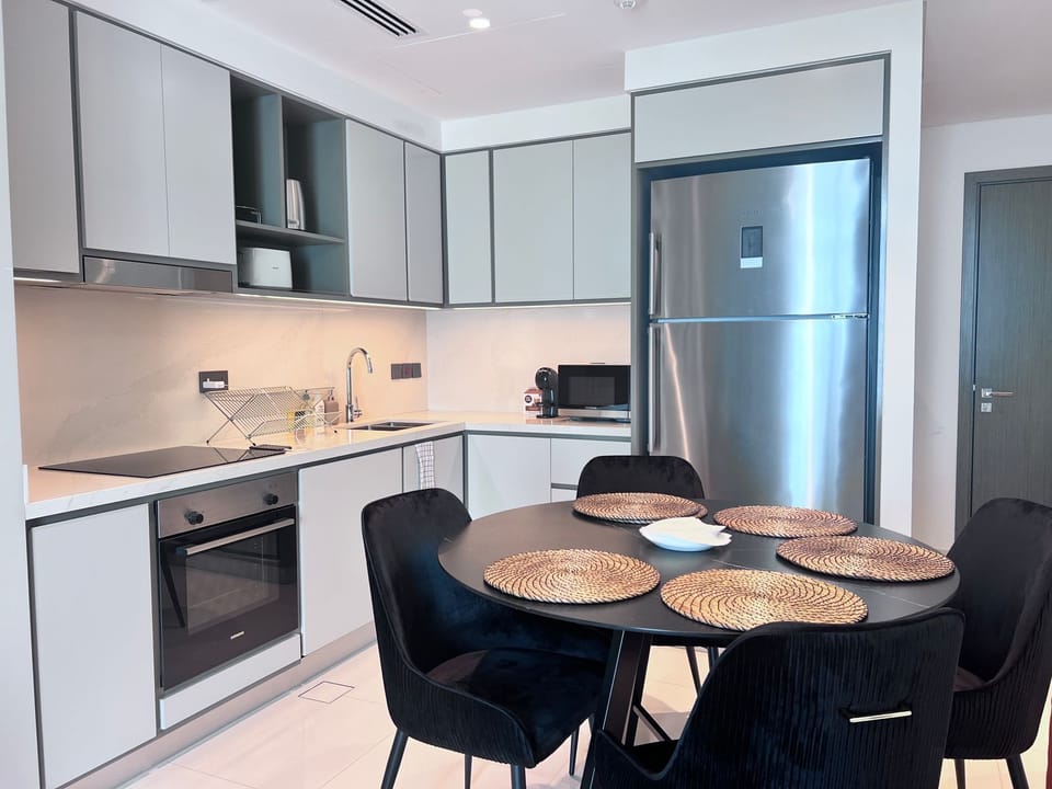 Luxury Apartment, Beach View | In-room dining
