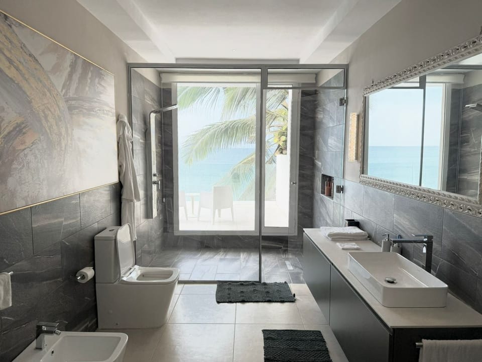 Junior Suite, Beach View | Bathroom | Shower, hair dryer, bathrobes, bidet