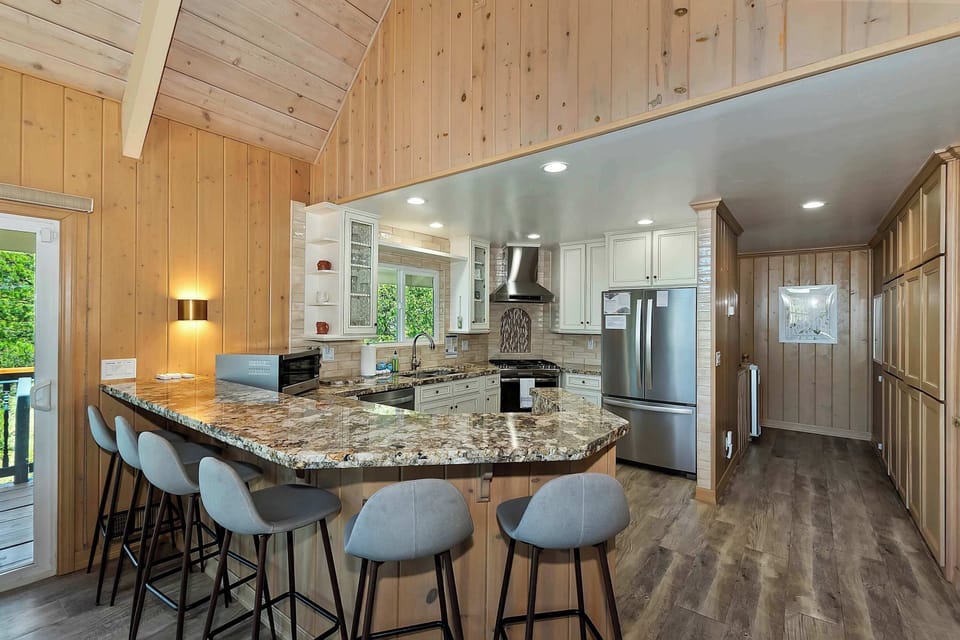House, Multiple Beds, Hot Tub, Mountain View (Casa Del Lago) | Private kitchen | Fridge, microwave, oven, stovetop