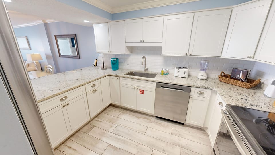Condo, 2 Bedrooms | Private kitchen | Fridge, oven, coffee/tea maker, toaster