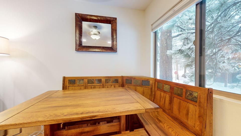 Condo, 2 Bedrooms | Dining