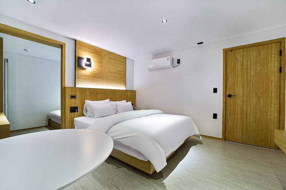 Twin | Premium bedding, free WiFi, bed sheets