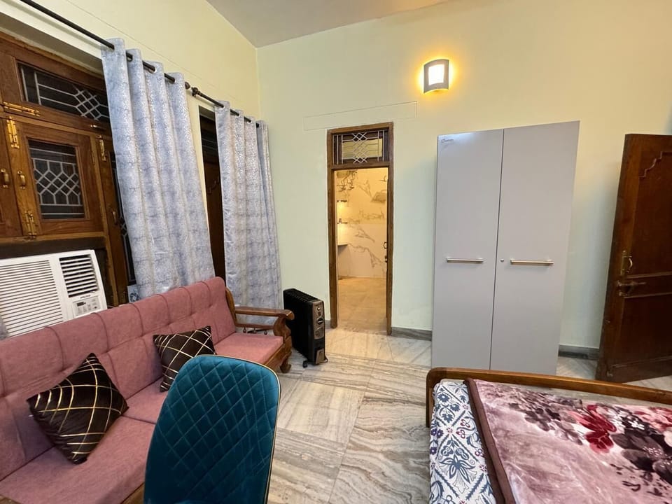 Desk, blackout drapes, iron/ironing board, free WiFi