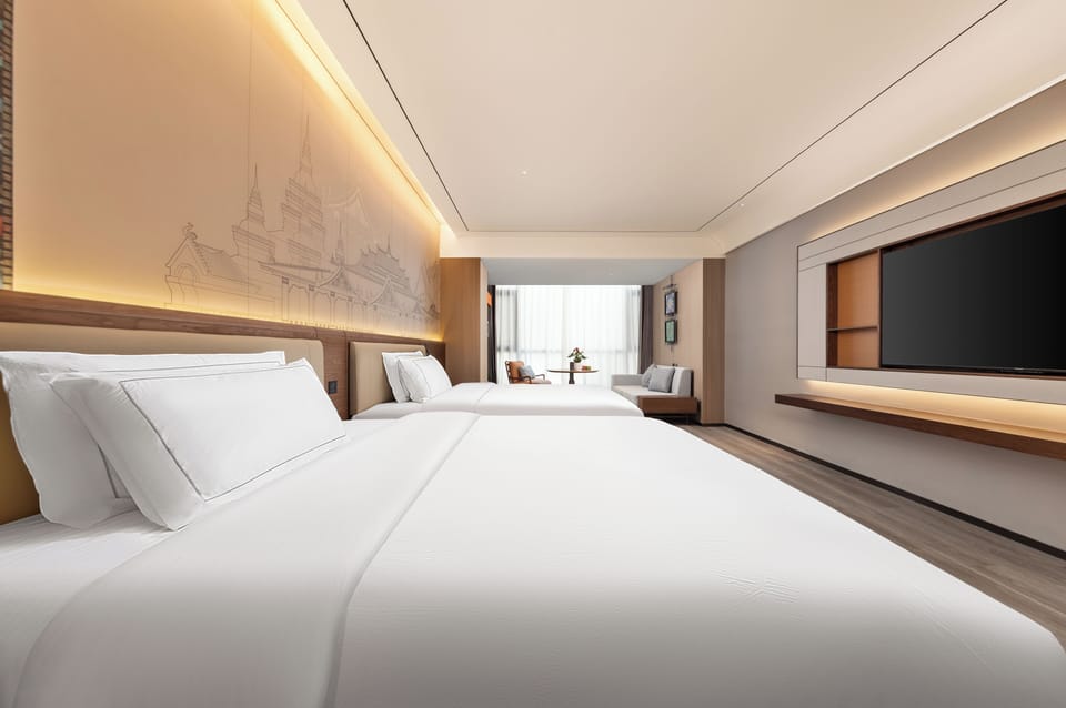 Classic Double or Twin Room | Premium bedding, down comforters, free minibar, laptop workspace