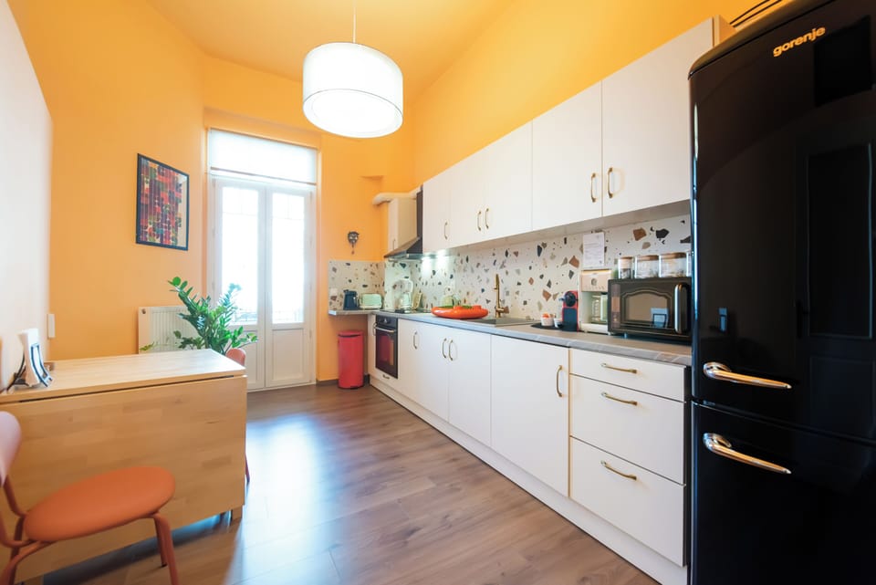 Superior Apartment | Private kitchen | Full-size fridge, microwave, oven, stovetop