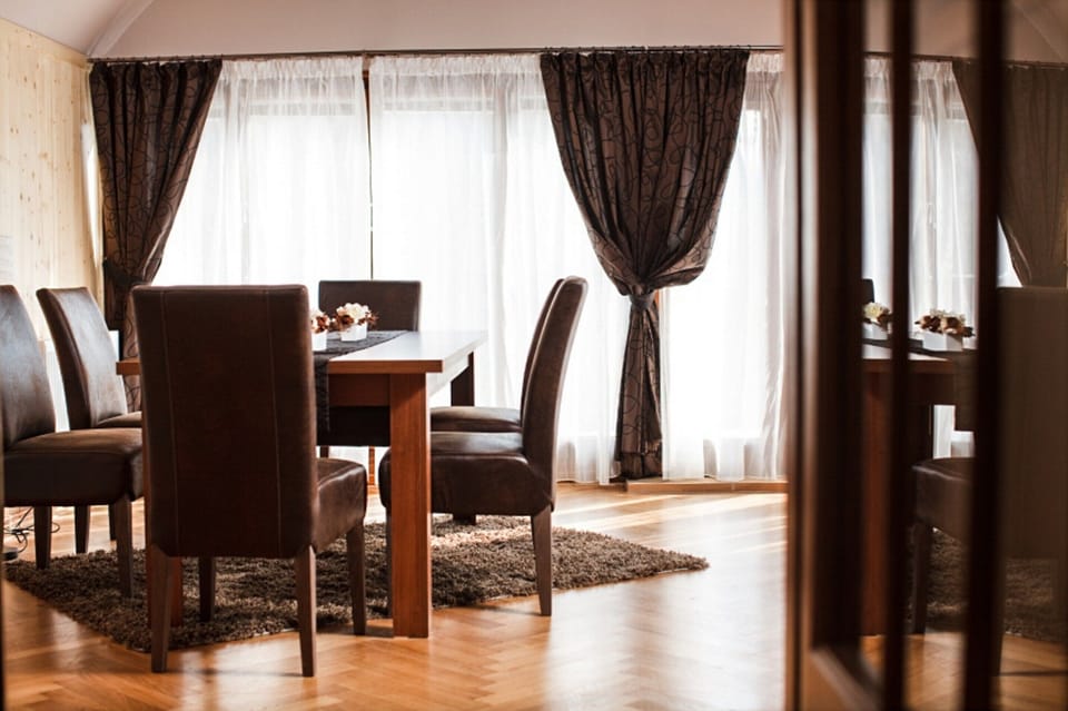 Villa | Dining